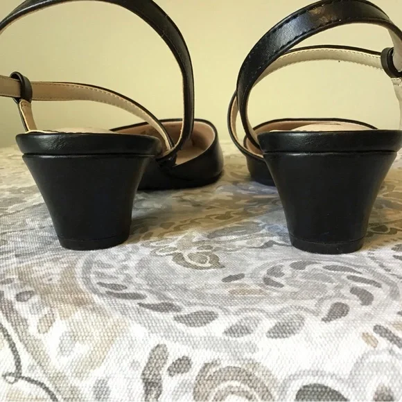 Life Stride 8 wide black “Minimalist” sling back pumps - Picture 2 of 8